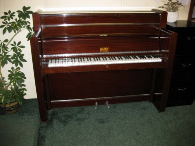 berry art deco in mahogany piano 1