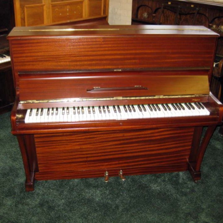 Boyd in polished mahogany - £1400 - H 116 / L 138 / D 56cm