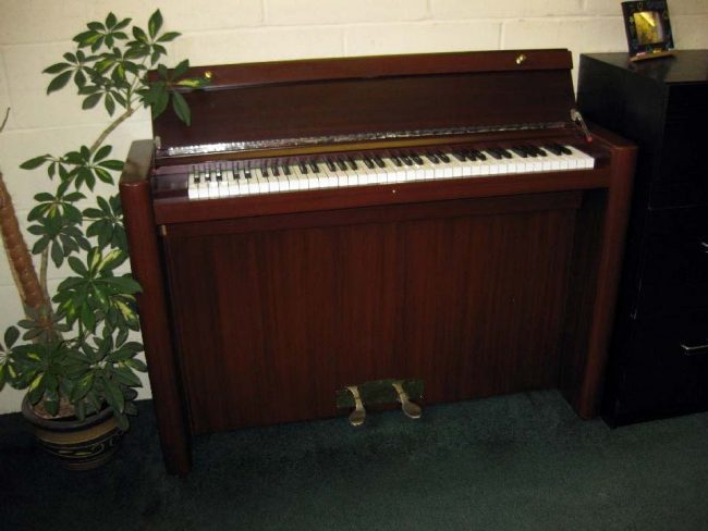 eavestaff mini bureaux piano 1