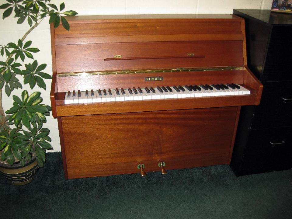 Kemble 6 Octave - £795 - H 100 / L 114 / D 50cm