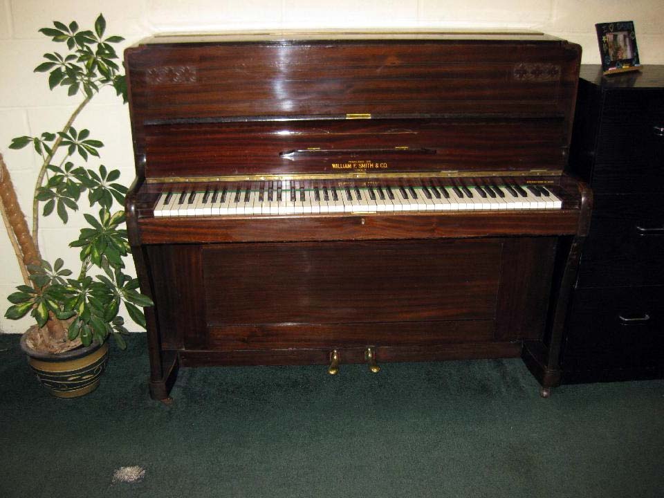 Williams F Smith – £650 – H 114 / L 137 / D 55cm Williams F Smith - £650 - H 114 / L 137 / D 55cm